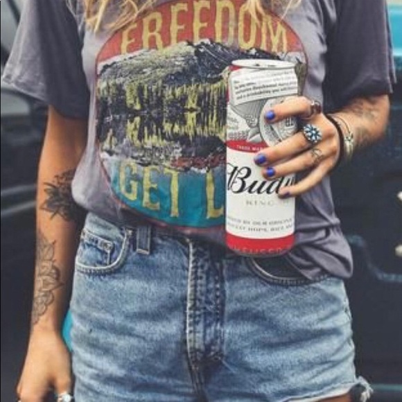 Surprise Vintage Graphic Tee’s - Picture 6 of 7